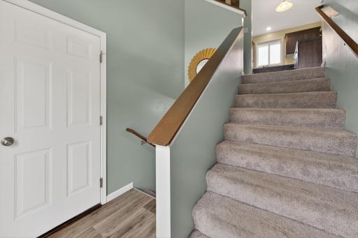 Entryway w/garage access