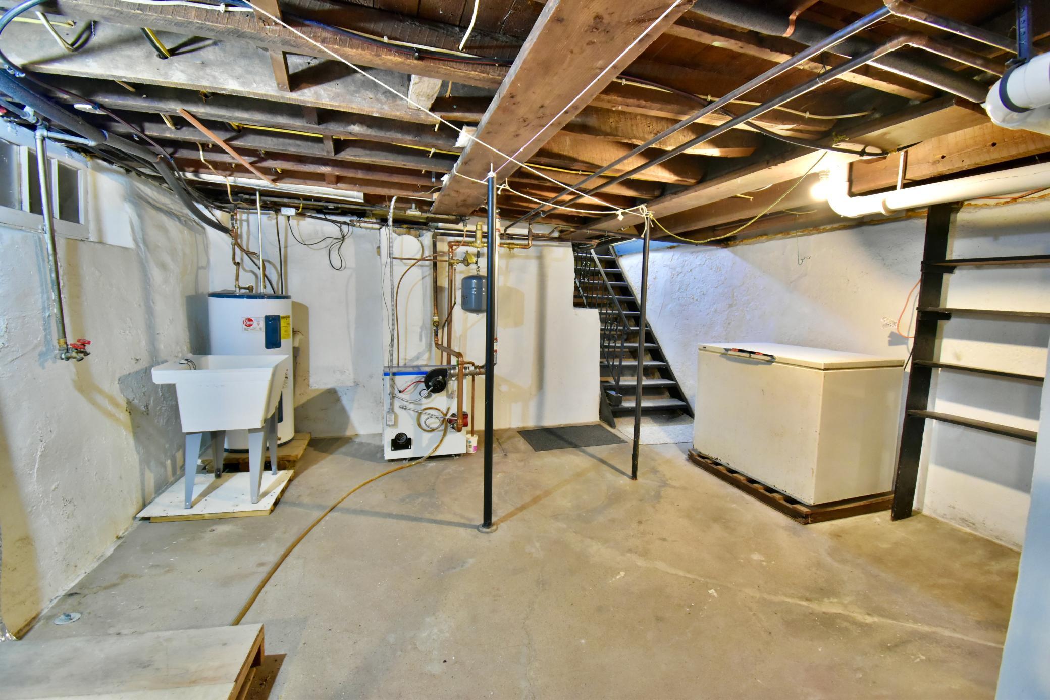 The freezer shown here will stay with the house, great for Costco runs or hunters!