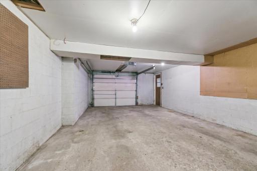 Nice garage virtual without boxes