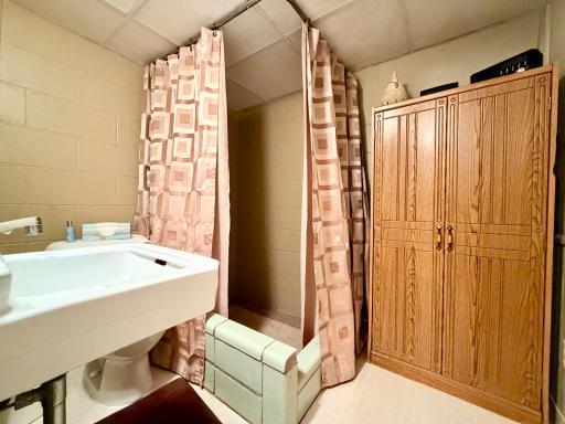 1801 S Shore Drive, Worthington, MN 56187