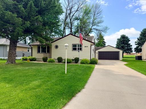 1801 S Shore Drive, Worthington, MN 56187