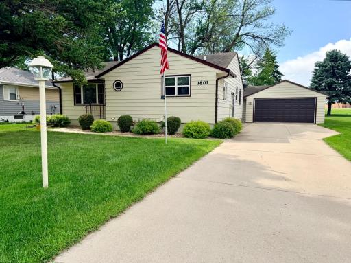 1801 S Shore Drive, Worthington, MN 56187