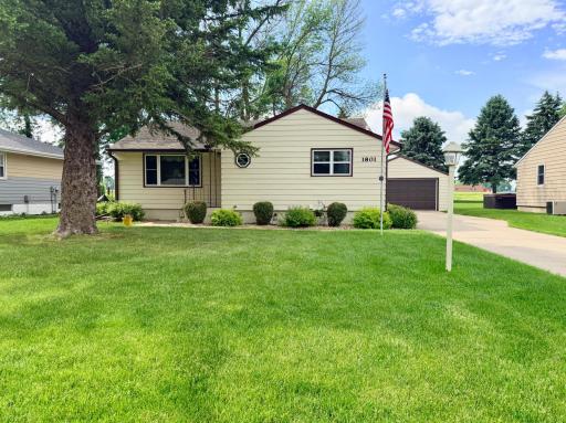 1801 S Shore Drive, Worthington, MN 56187