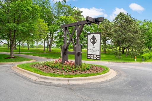 1-web-or-mls-5801 Interlachen Blvd Minneapolis MN_0002.jpg