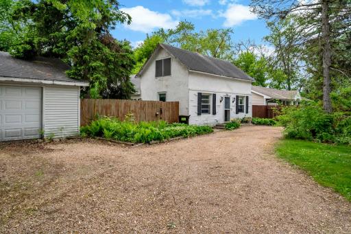 5-web-or-mls-5801 Interlachen Blvd Minneapolis MN_0006.jpg
