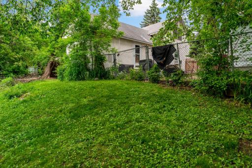 14-web-or-mls-5801 Interlachen Blvd Minneapolis MN_0015.jpg