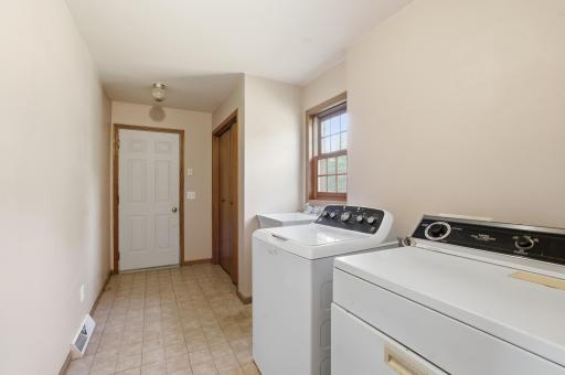 30224 Lexington Road, Le Sueur, MN 56058
