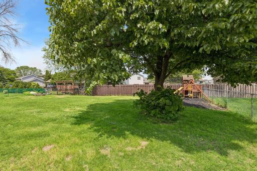 8906 Woodhall Crossing N, Minneapolis, MN 55443