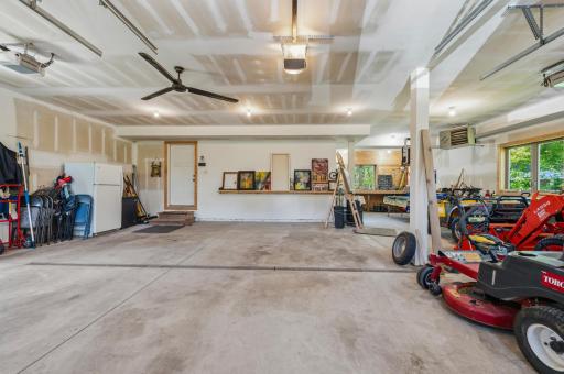 Huge Garage 1094 sq ft