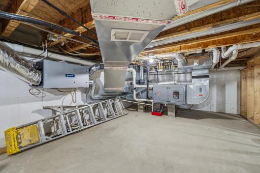 Crawl Space Under The Home- 5' Ceilings. Great Storage Area