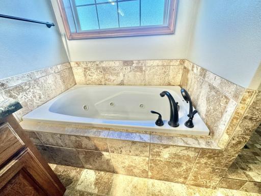 Primary Suite Bath Tub