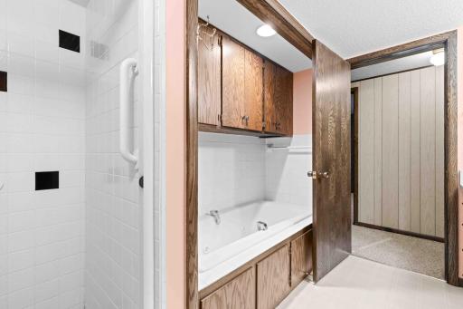 501 23rd Avenue S, Fargo, ND 58103