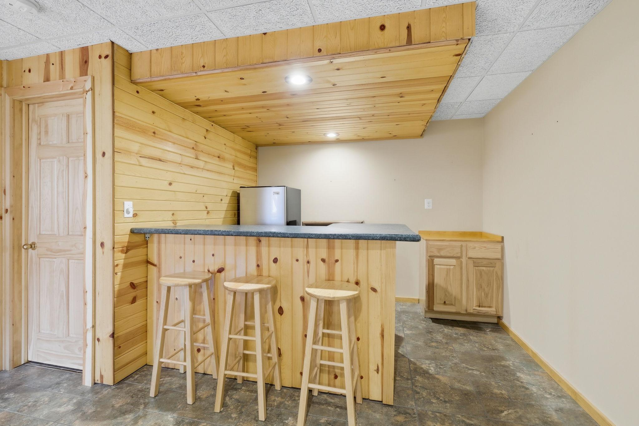 Lower-levle bar