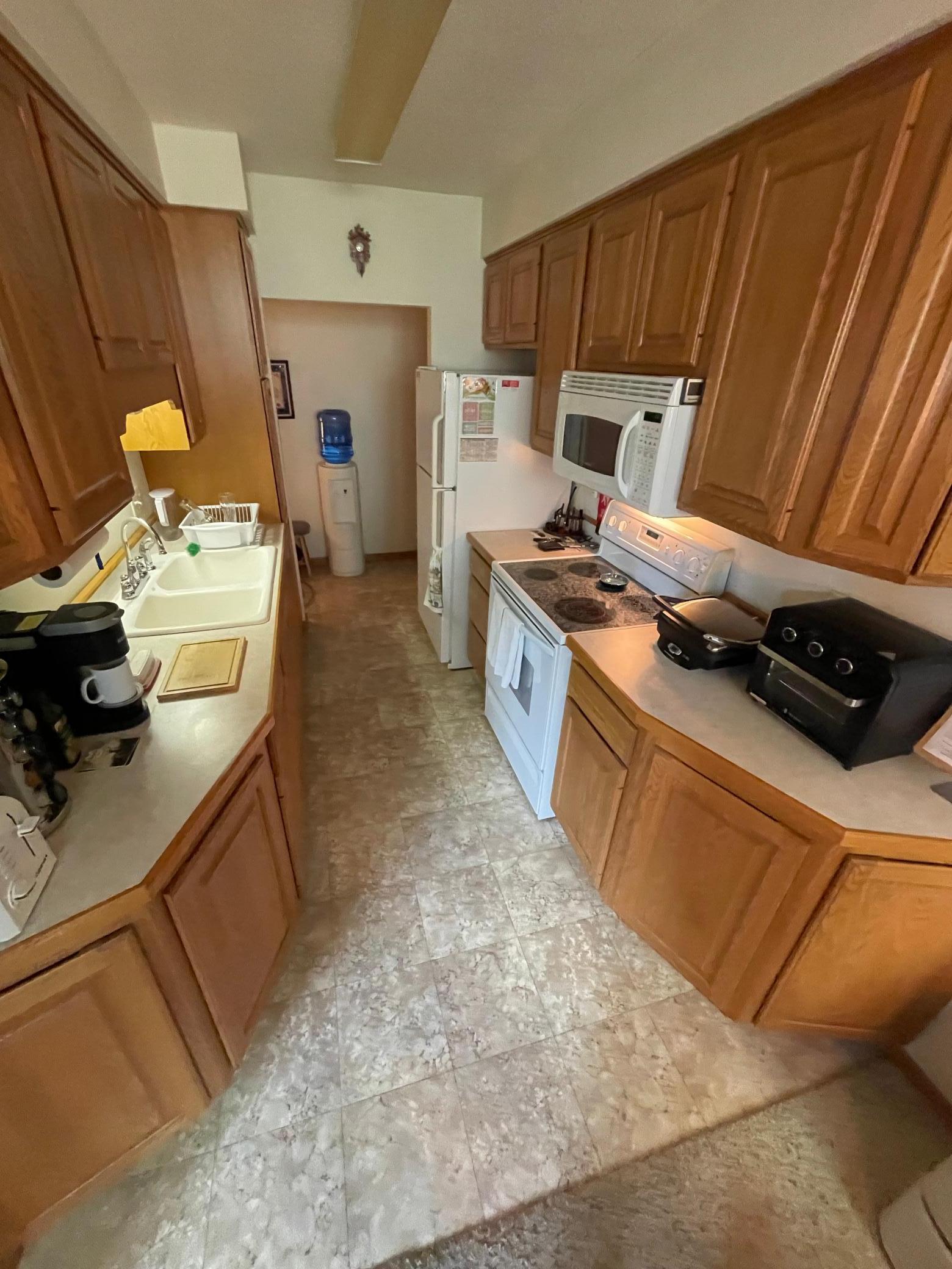 Spacious kitchen!