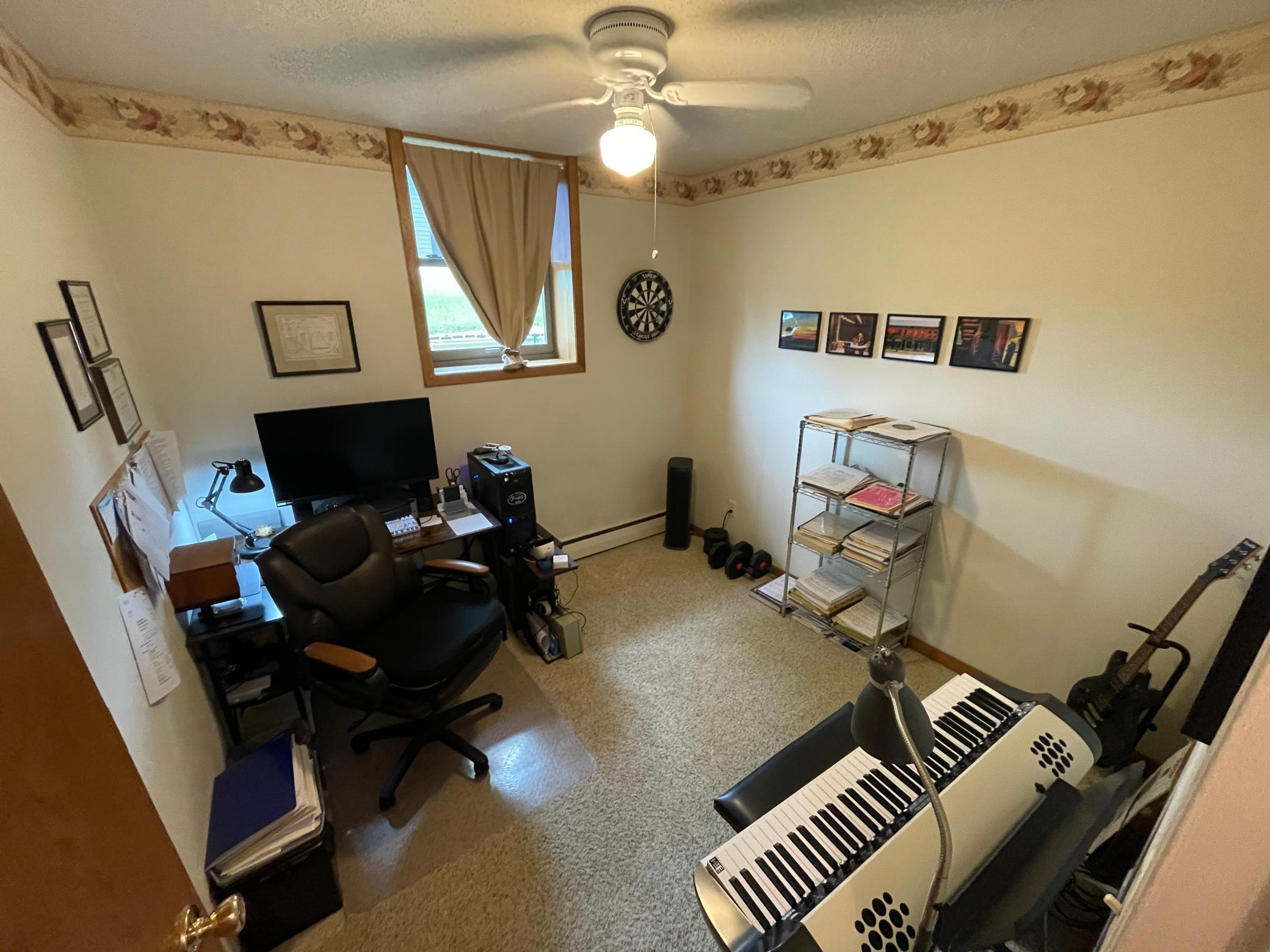 Spacious 2nd bedroom!
