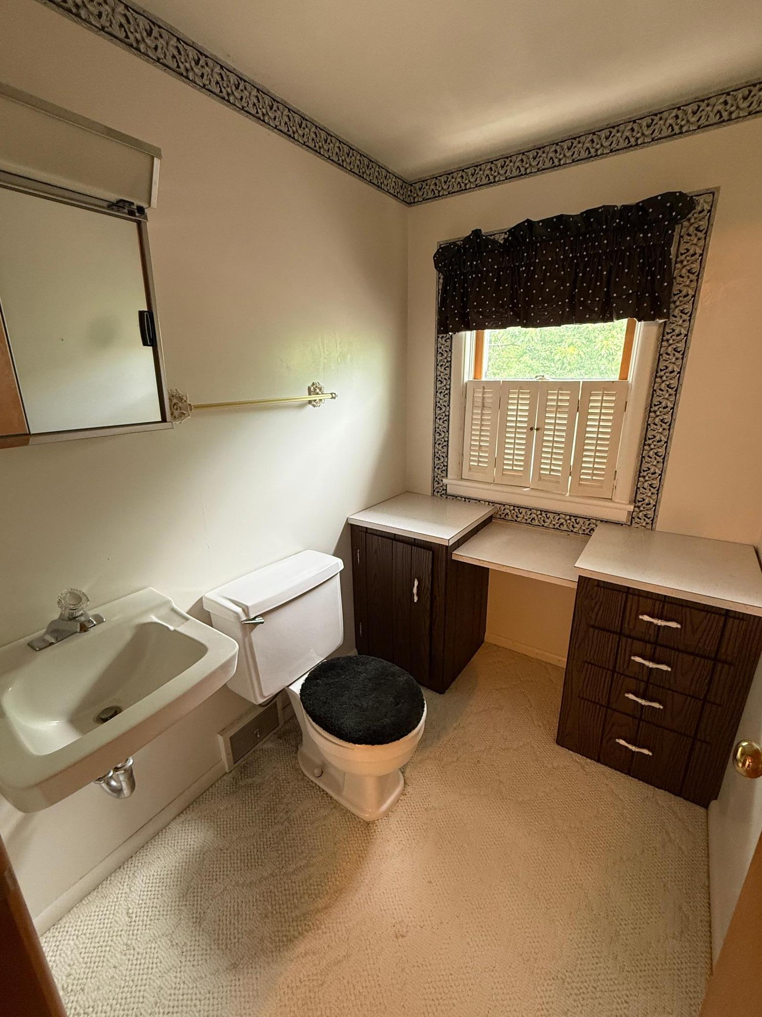 Upper level bath