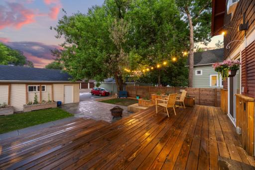 Deck perfect for summer entertaining!
