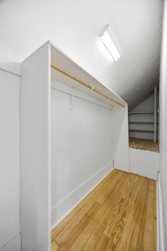 2nd Bedroom's Closet