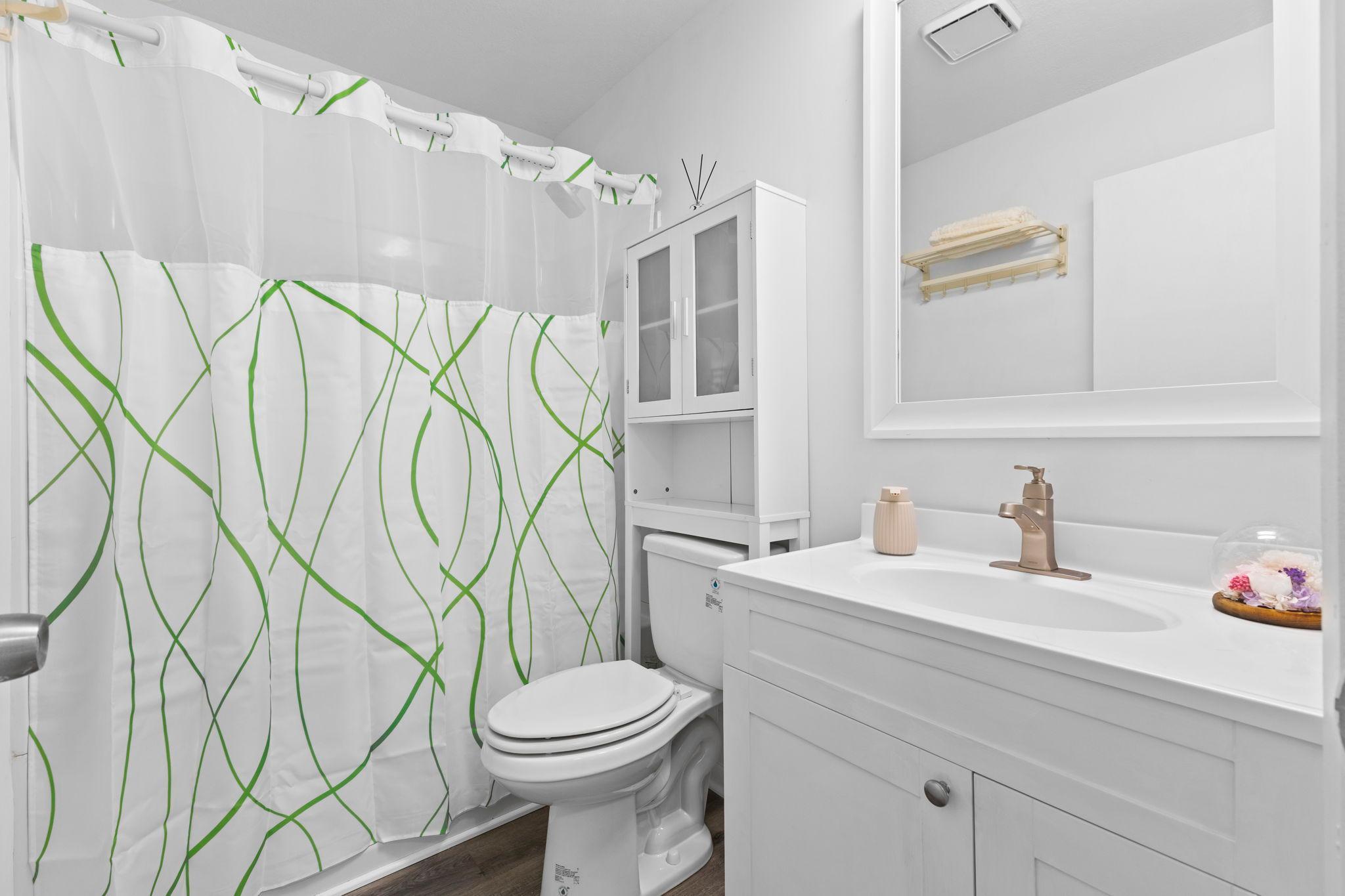 Upper Level Full Bath