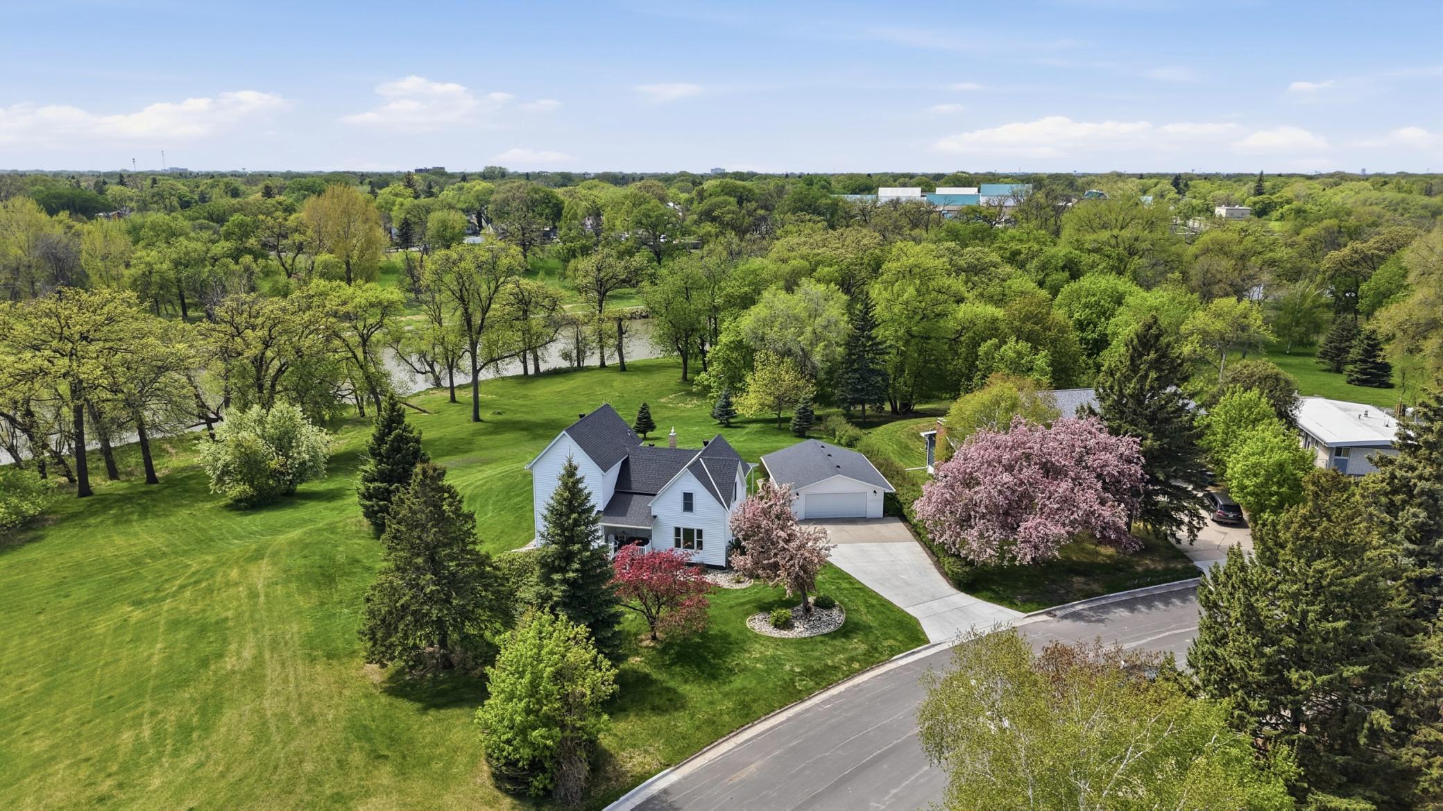 1323 River Dr S Moorhead