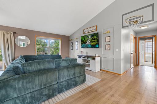 2044 Pheasant Run Street, Shakopee, MN 55379