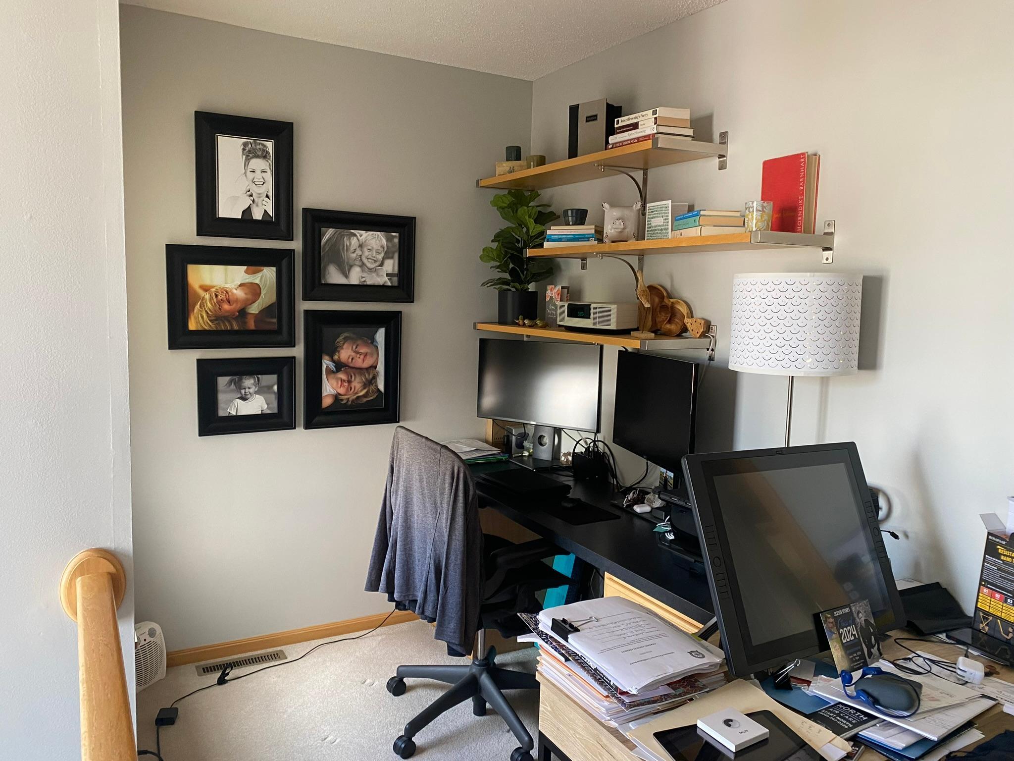7 Upper level loft - perfect for your home office.JPEG