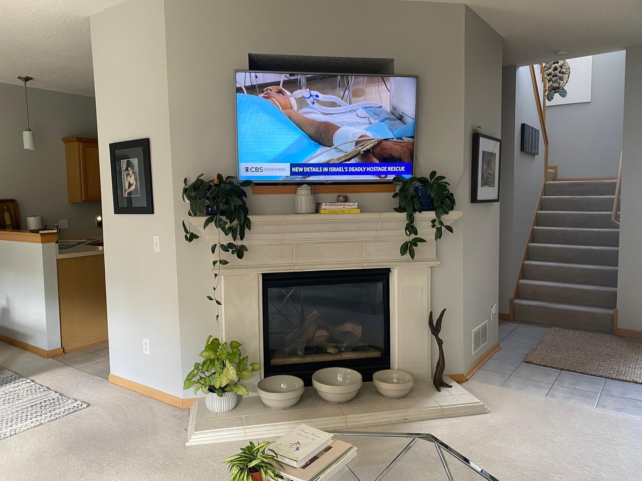 4 Gas burning fireplace to enjoy the cold winter nights.JPEG