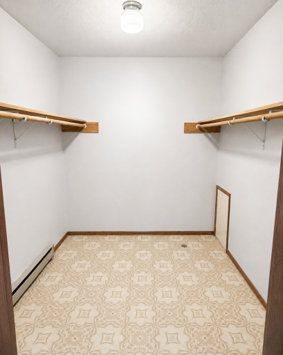 Valley View #5 Walk-In Closet.png