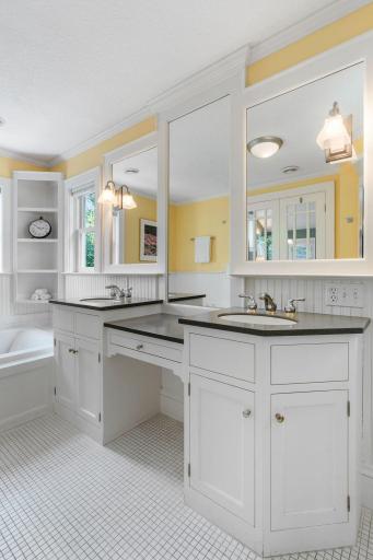 607 Ivy Falls Avenue, Saint Paul, MN 55118