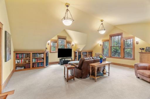 607 Ivy Falls Avenue, Saint Paul, MN 55118