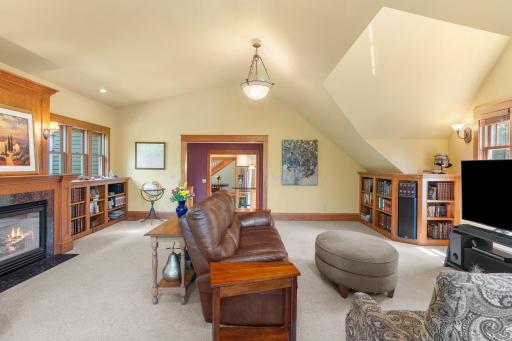 607 Ivy Falls Avenue, Saint Paul, MN 55118