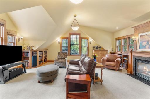 607 Ivy Falls Avenue, Saint Paul, MN 55118