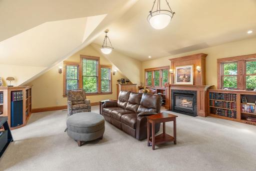 607 Ivy Falls Avenue, Saint Paul, MN 55118