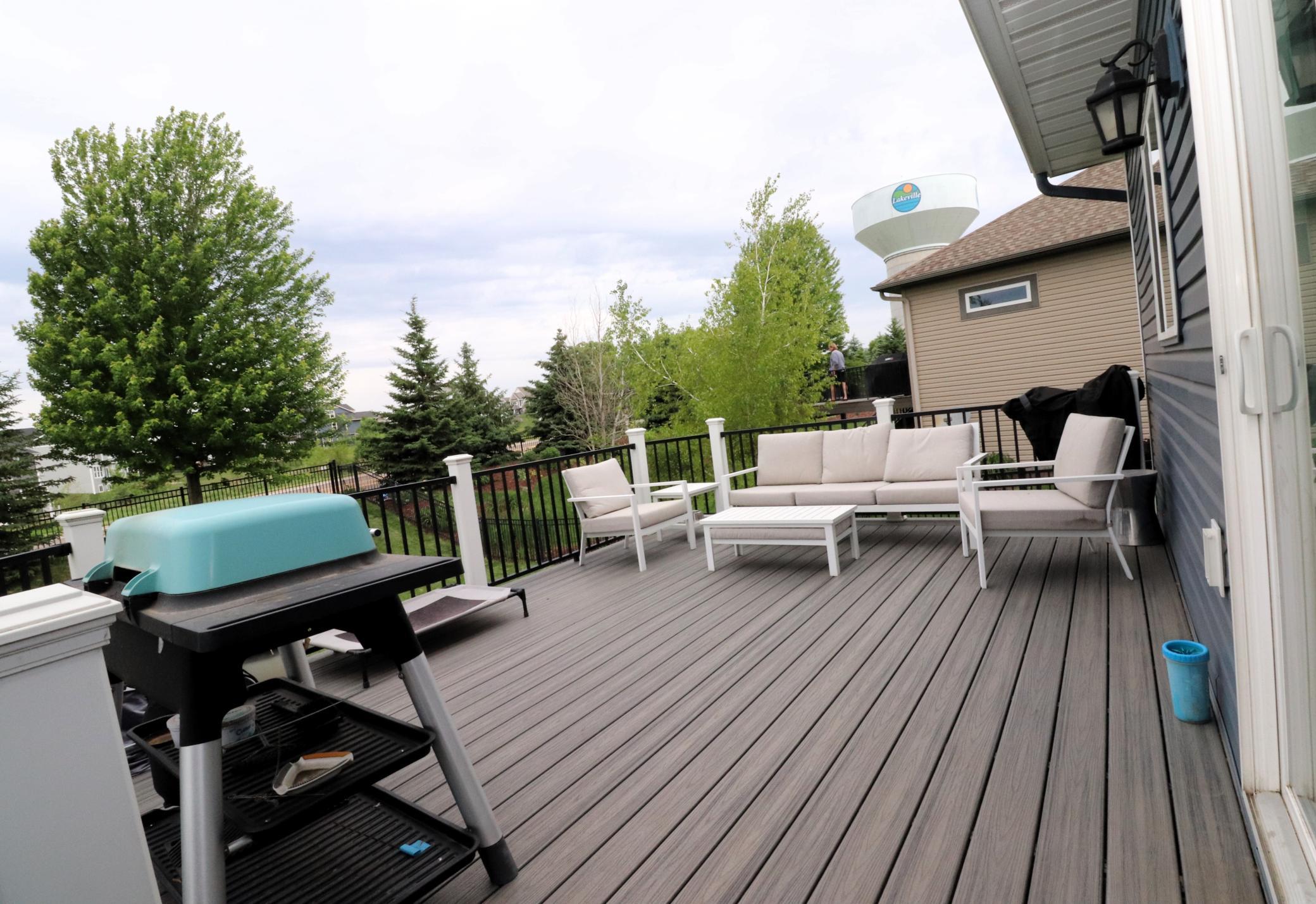 Deck off kitchen/dining