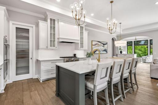 270 Wayzata Boulevard E, Wayzata, MN 55391