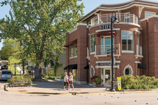 270 Wayzata Boulevard E, Wayzata, MN 55391