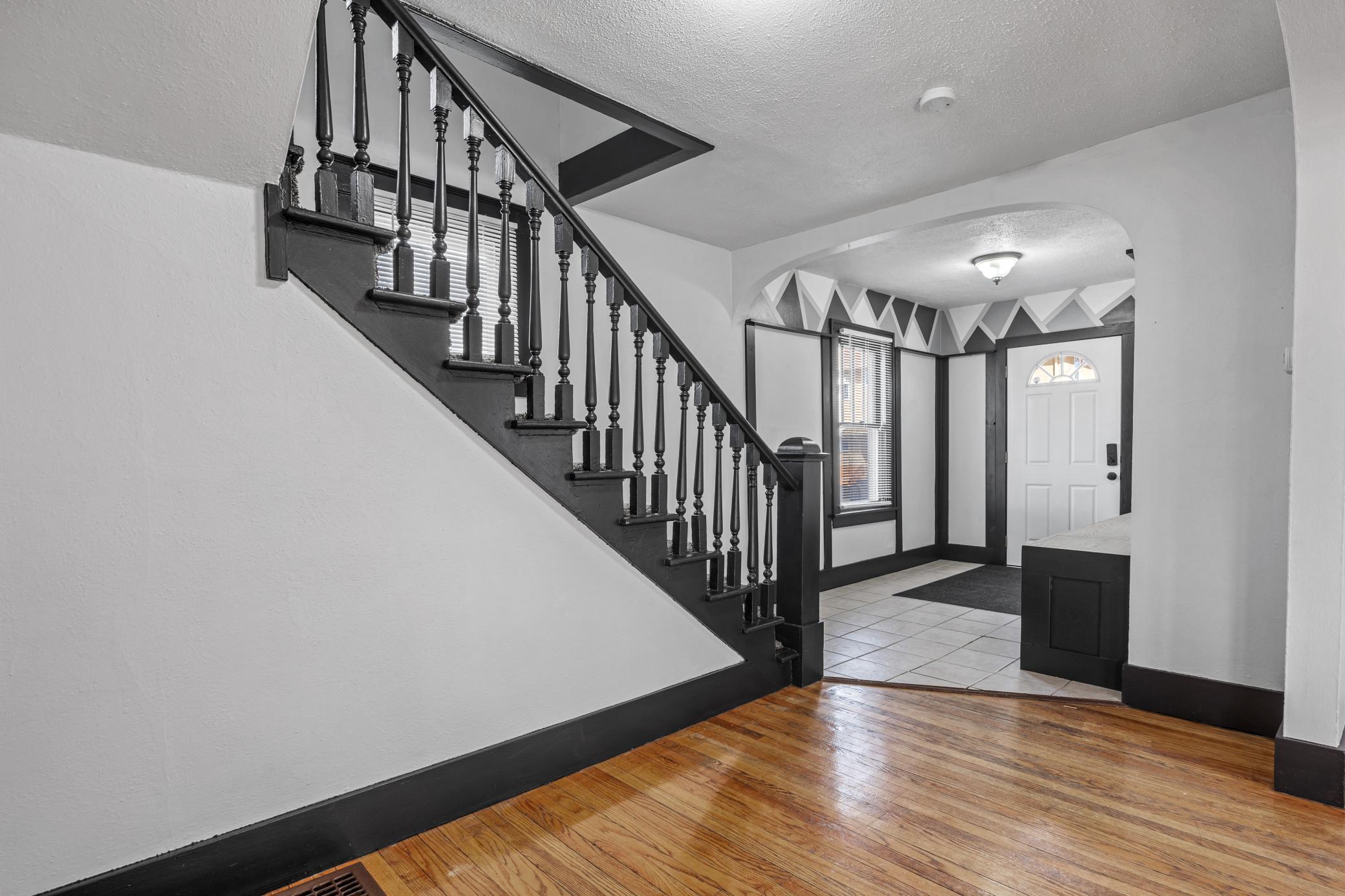 Entrance/Stairs