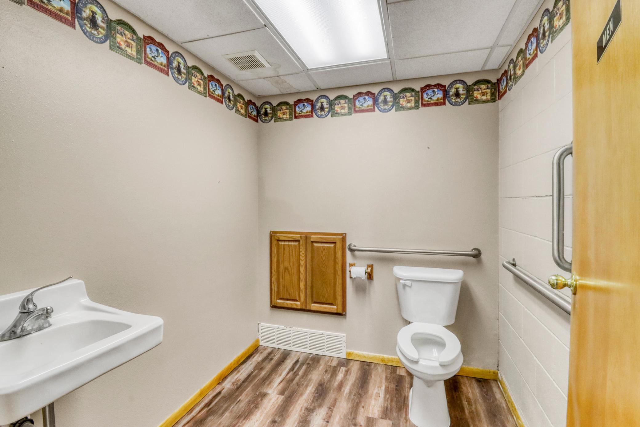 Downstairs Mens Bathroom1_1-3264.jpeg