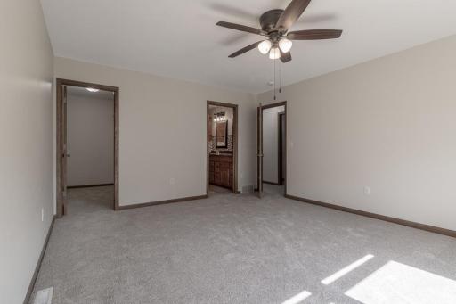 12991 Meadow Creek Drive, New Ulm, MN 56073