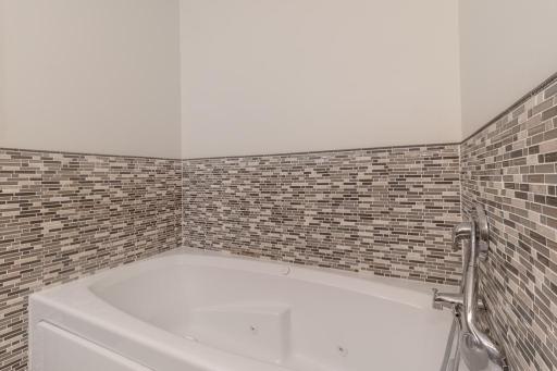 12991 Meadow Creek Drive, New Ulm, MN 56073