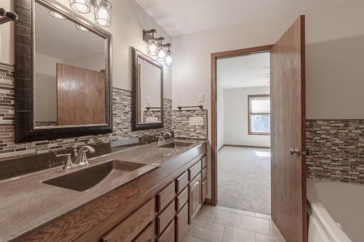 12991 Meadow Creek Drive, New Ulm, MN 56073