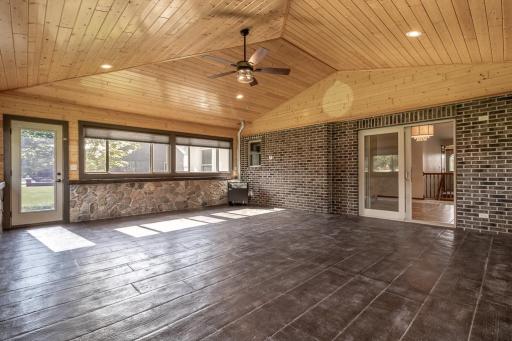 12991 Meadow Creek Drive, New Ulm, MN 56073