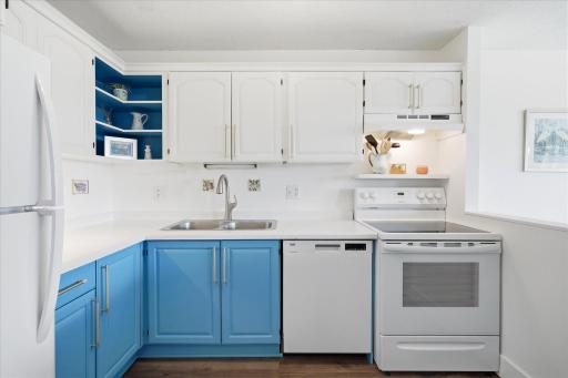 07-1425 W 28th St _322 [3105684]- 007.jpg