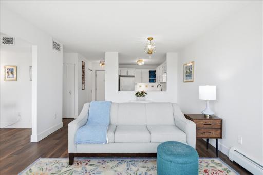 17-1425 W 28th St _322 [3105684]- 017.jpg