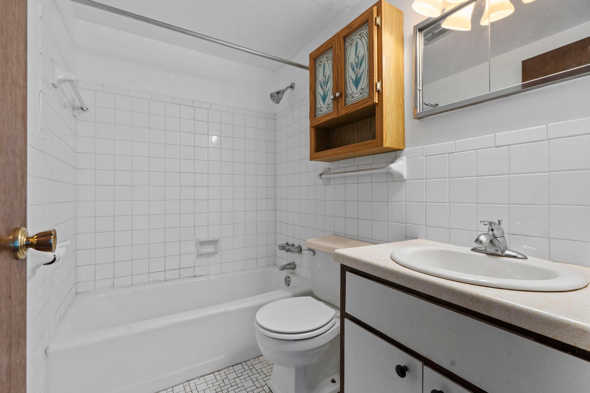 38-web-or-mls-329 Geneva Ave 204-278.JPG
