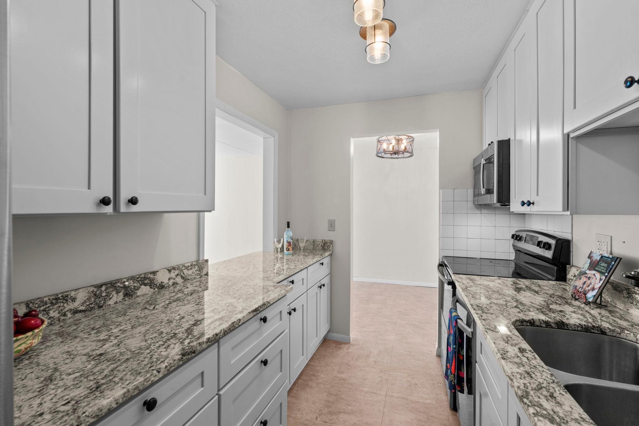 7-web-or-mls-329 Geneva Ave 204-133.JPG