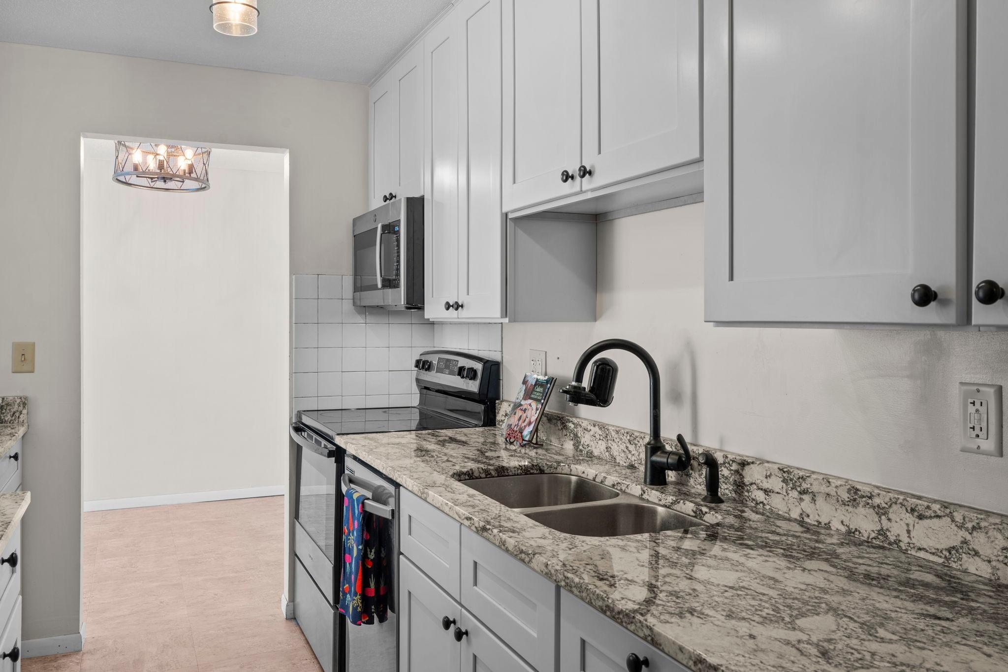 11-web-or-mls-329 Geneva Ave 204-153.JPG