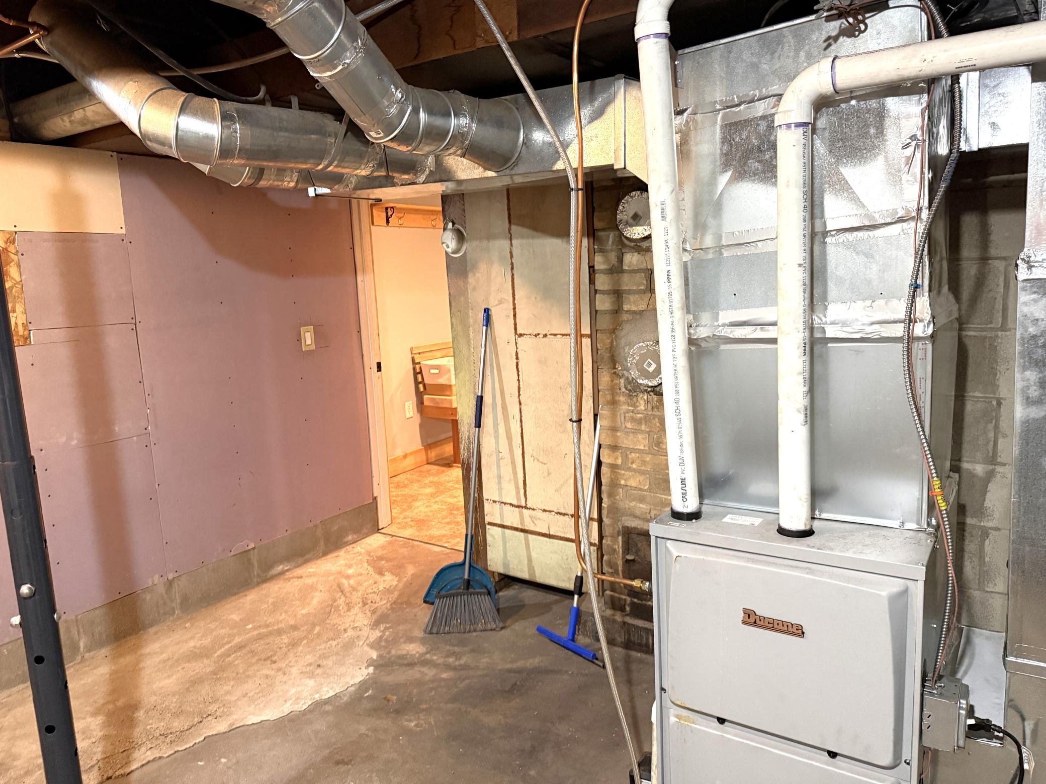 37 E Boundary Street Bacemnet 4.JPG