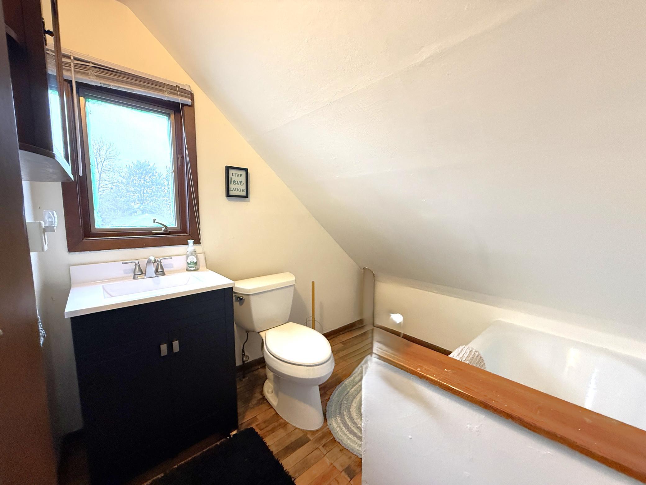 37 E Boundary Street Upstairs Bathroom 1.JPG