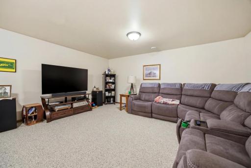 1426 Goldenwood Drive, West Fargo, ND 58078